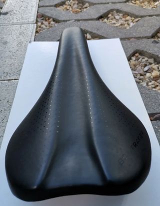 Sillín de bicicleta negro