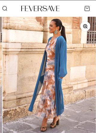 capa larga de gasa color azul