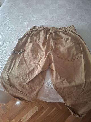 2 Pantalones Ajustados al Tobillo.