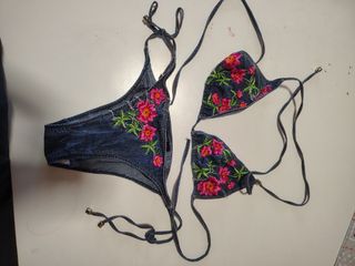 Costume da bagno in denim con fiori