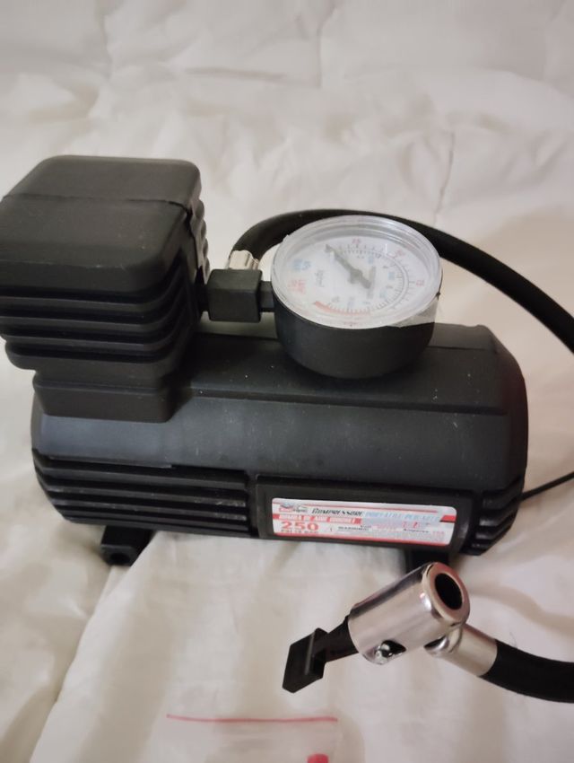 Compresor de aire portátil con manómetro