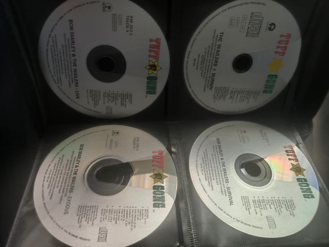 CDs variados.