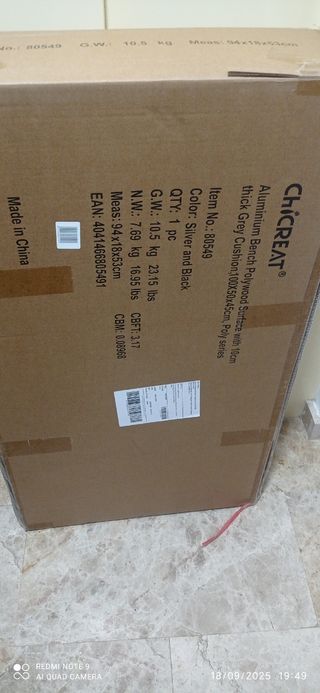 Banco de aluminio y madera gris nuevo