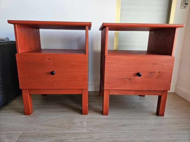 Dos mesitas de noche IKEA Tarva (Madera maciza)