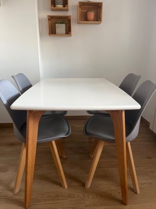 Mesa Comedor Blanca y Madera 120*80. Sillas No! 