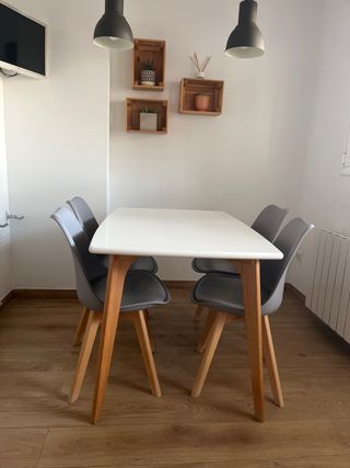 Mesa Comedor Blanca y Madera 120*80. Sillas No! 
