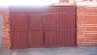 Puerta de hierro para nave industrial
