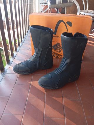 Botas de moto de cuero negro
