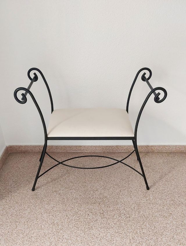 Banqueta de forja negra