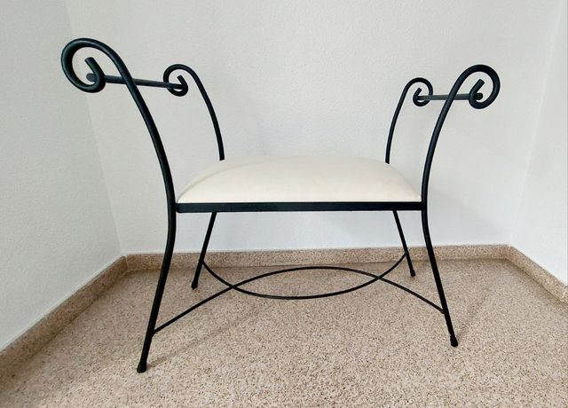 Banqueta de forja negra