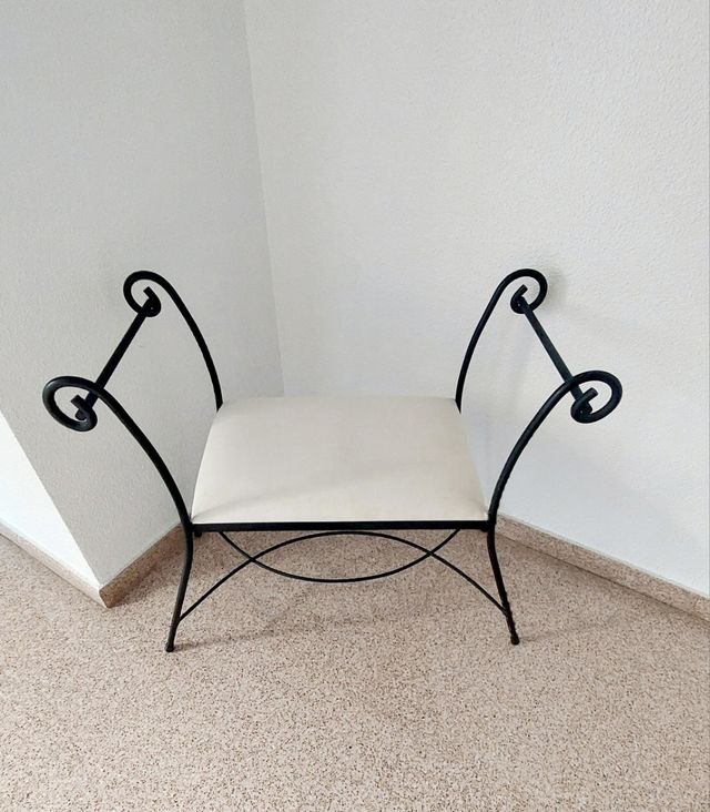 Banqueta de forja negra