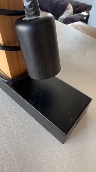 Aplique de pared madera y metal.