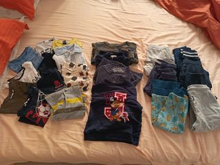 Lotto vestiti bambino, taglia da 1 a 2 anni.