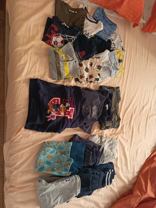 Lotto vestiti bambino, taglia da 1 a 2 anni.