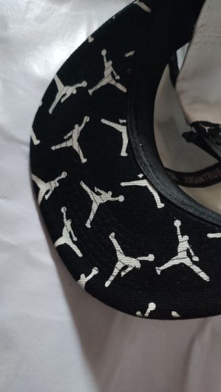 GORRA JORDAN 23 BLANCO Y NEGRO