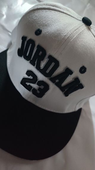 GORRA JORDAN 23 BLANCO Y NEGRO