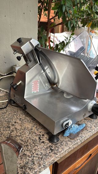 Affettatrice professionale FAC F 300 E