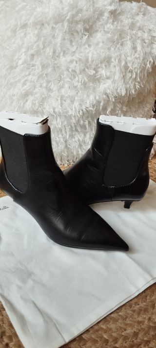 Botín Negro Tacon Bajo Punta Fina