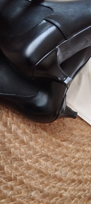 Botín Negro Tacon Bajo Punta Fina