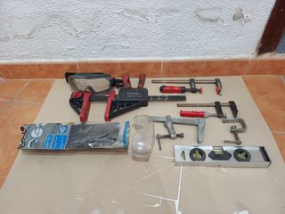 Lote Herramientas: Sargentos, Nivel , Gafas y brid
