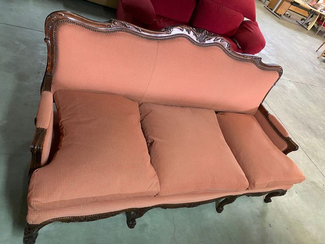 Sofá de 3 plazas con estructura de madera