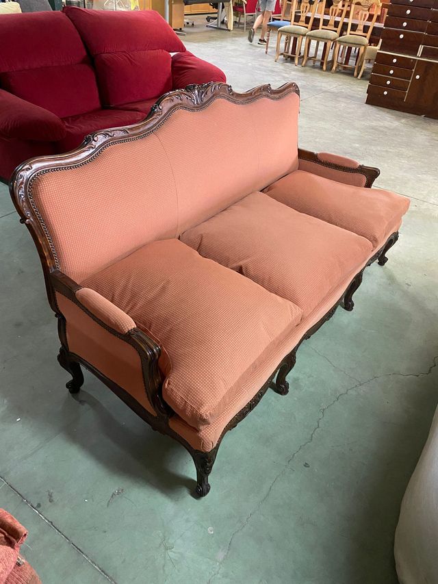 Sofá de 3 plazas con estructura de madera