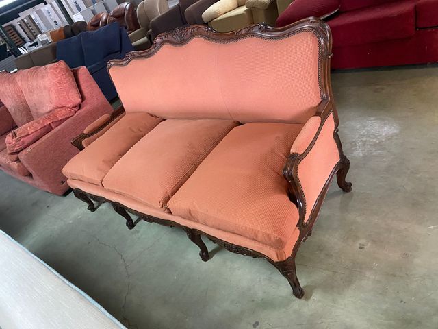 Sofá de 3 plazas con estructura de madera