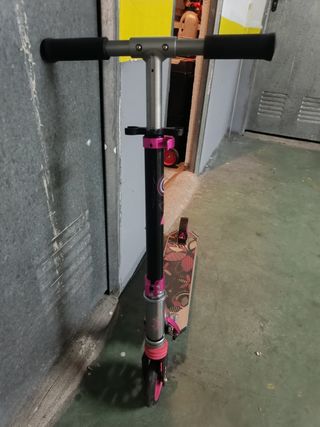 Patinete Oxelo rosa y negro