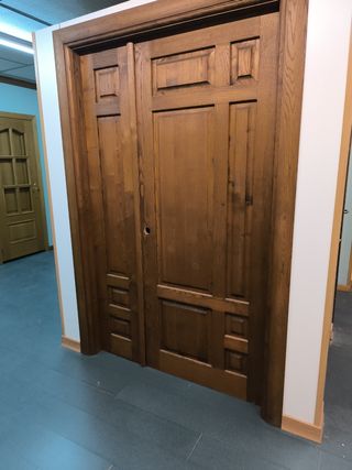 Portón de calle de madera 220x136