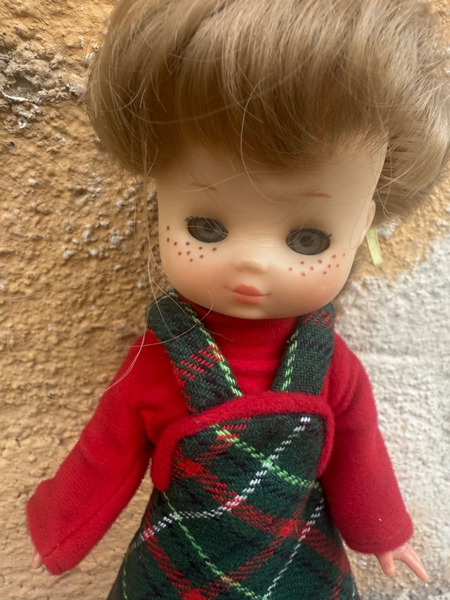 Muñeca Lesly con traje original