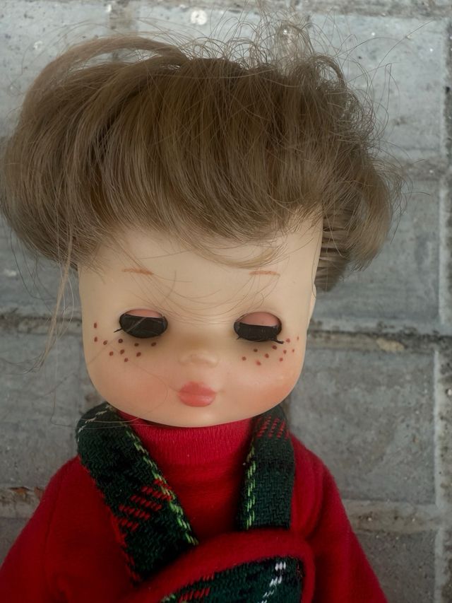 Muñeca Lesly con traje original