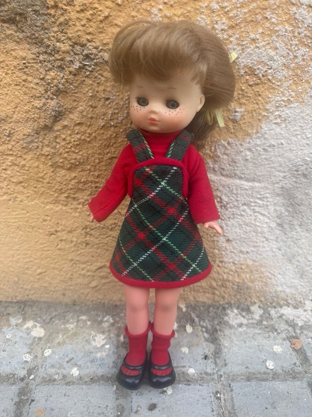 Muñeca Lesly con traje original