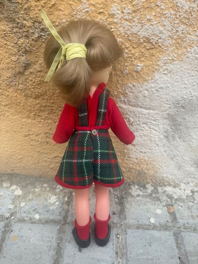 Muñeca Lesly con traje original