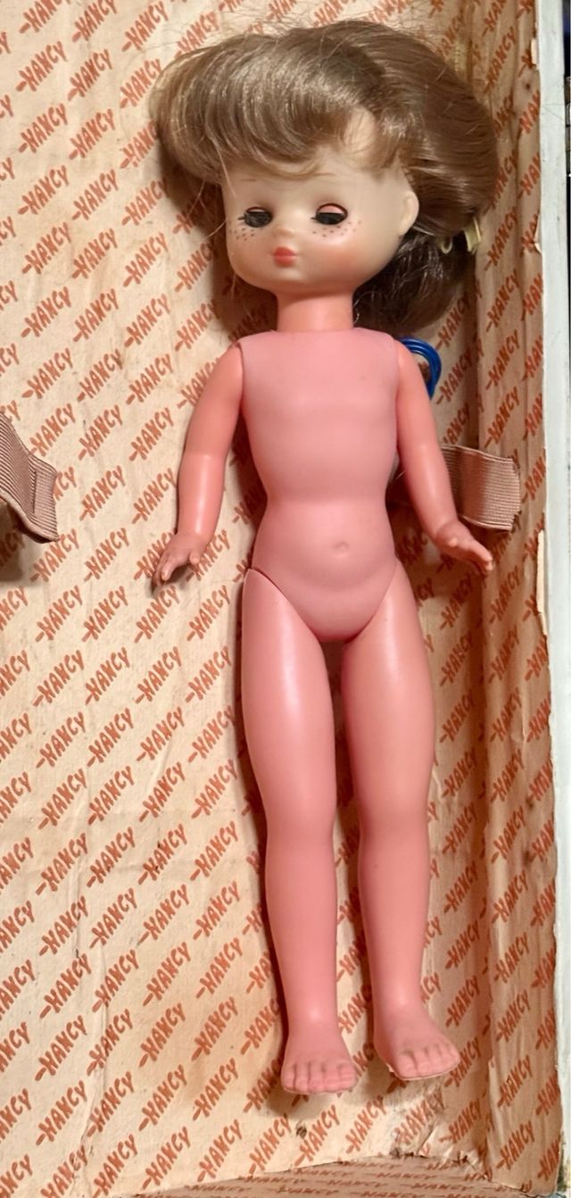 Muñeca Lesly con traje original