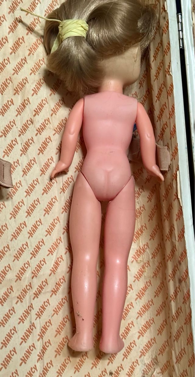 Muñeca Lesly con traje original