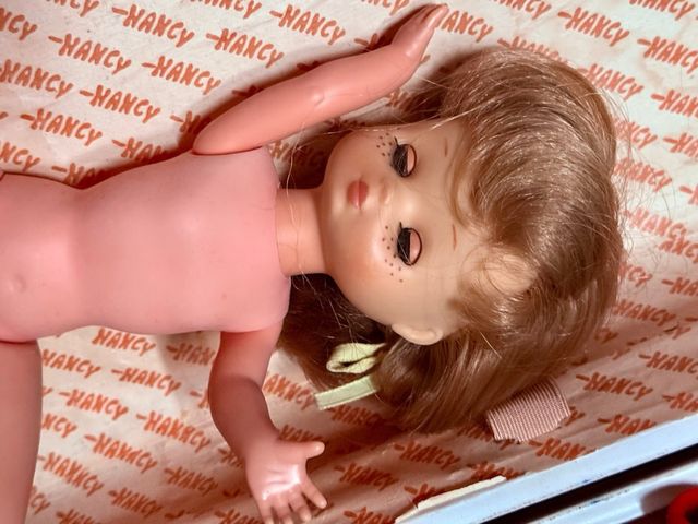 Muñeca Lesly con traje original