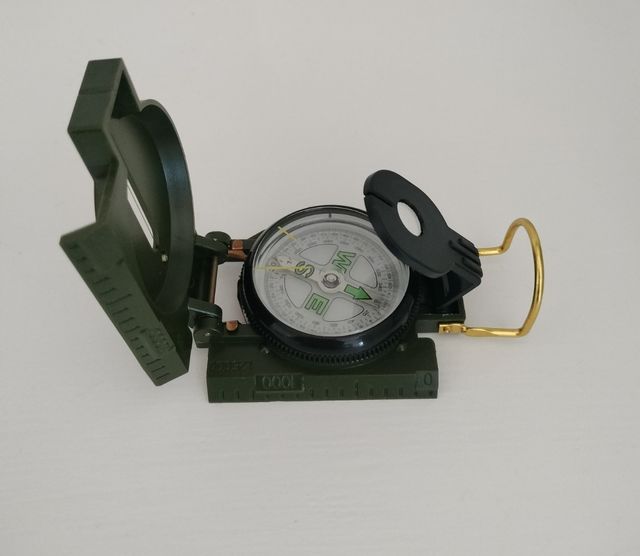 Brújula militar verde