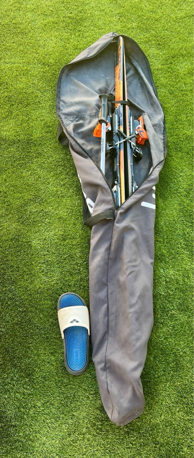 Par de Esquís Decathlon con bastones