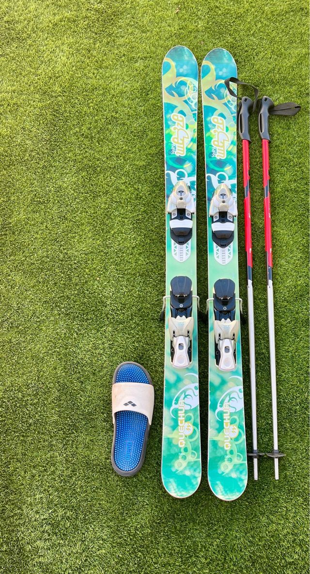 Par de Esquís Decathlon con bastones