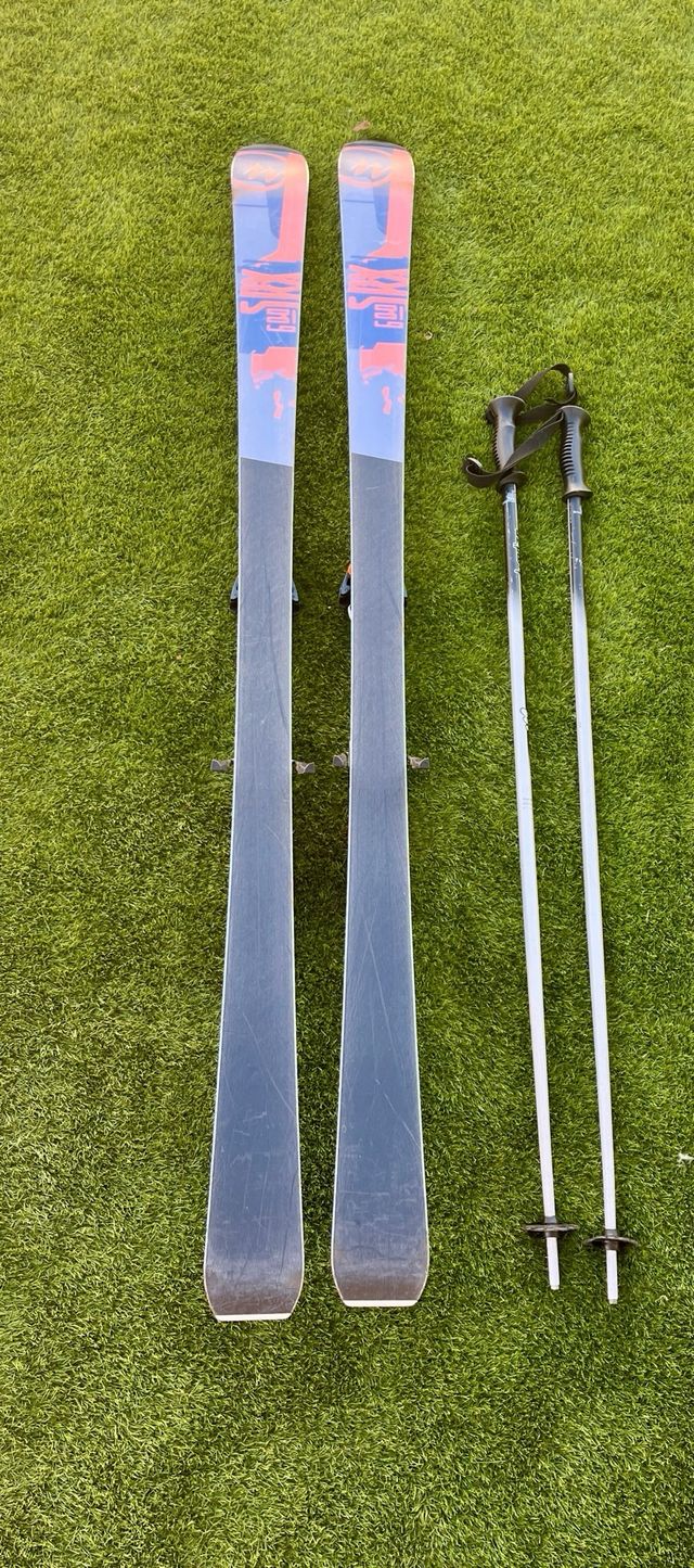 Par de Esquís Decathlon con bastones