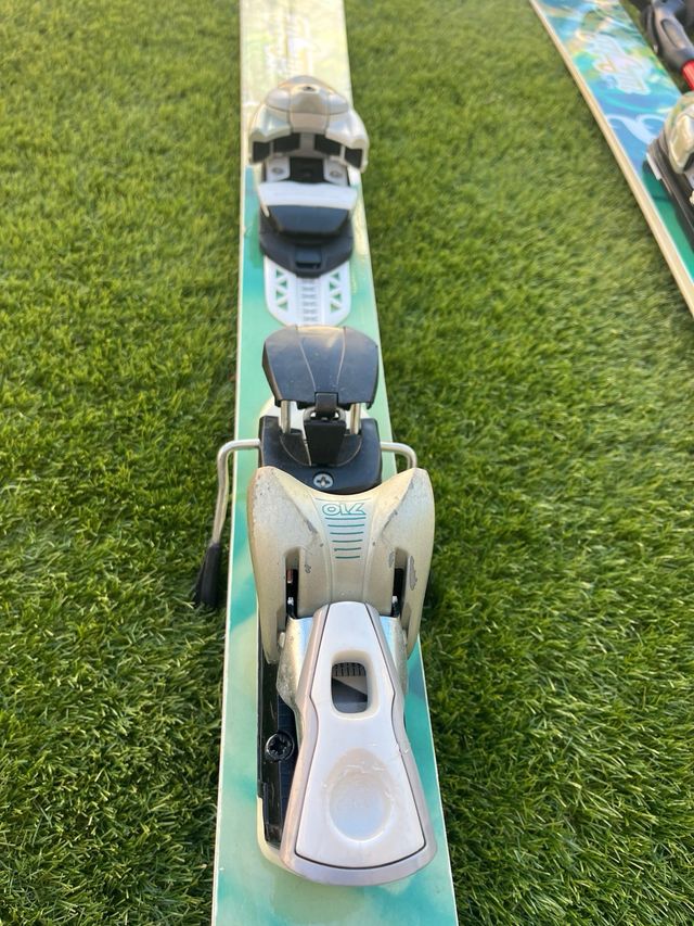 Par de Esquís Decathlon con bastones