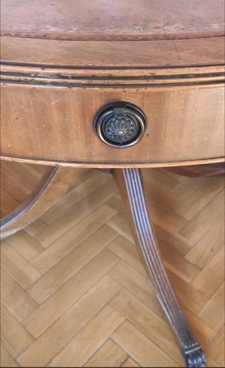 Mesa redonda francesa antigua