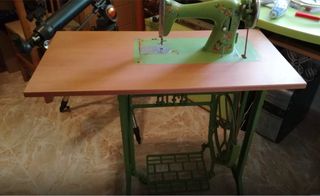 Máquina de coser Alfa antigua.