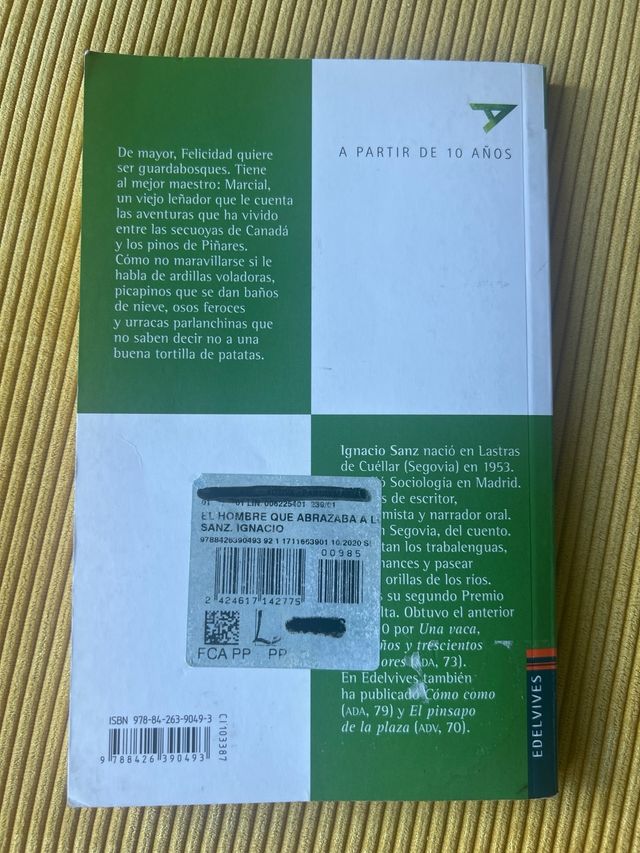 El hombre que abrazaba a los árboles (Spanish E...