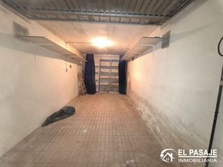 Garaje en venta en Linares