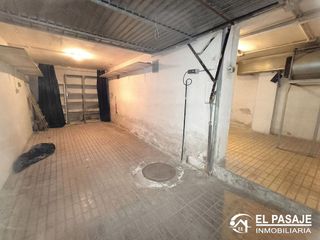 Garaje en venta en Linares