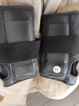 Casco y protecciones para patinar
