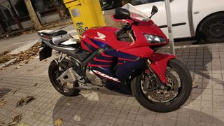 Honda CBR R Roja y Azul