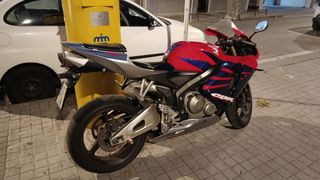 Honda CBR R Roja y Azul