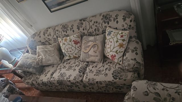 Juego Sofá y Sillones